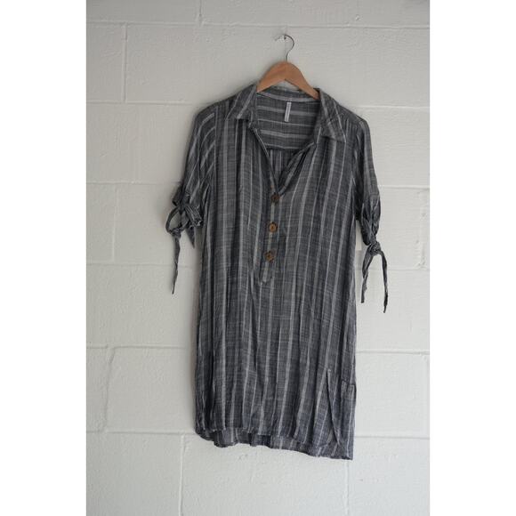 PASSPORTS Dresses & Skirts - Passports Gray & White Striped Tunic Dress with Roll-Tab Sleeves Size Small